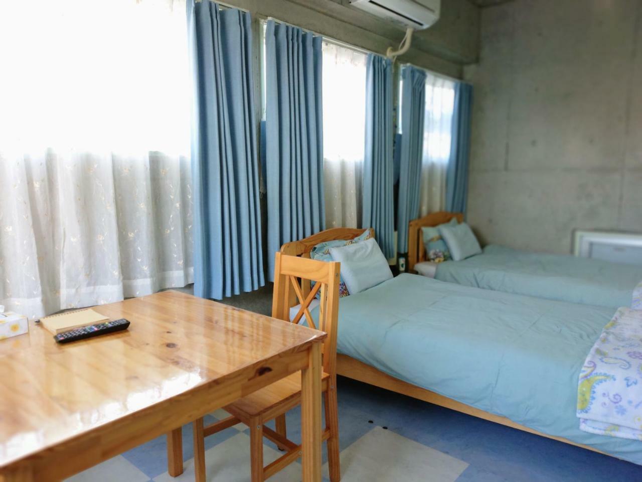 Guesthouse Seaglass Itoman Exteriör bild